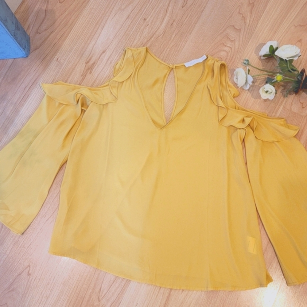 NWOT Lush cold shoulder blouse.  Size XS